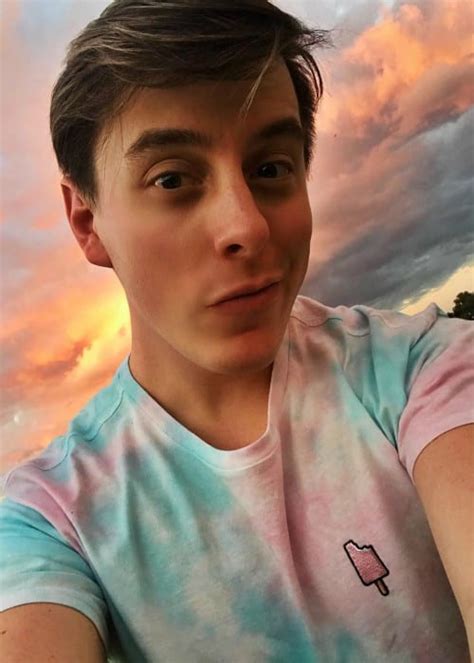 Thomas Sanders (entertainer) .